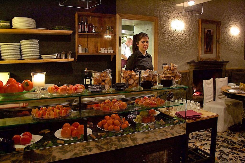 La Bussola Da Gino Hotel Quarrata Bagian luar foto
